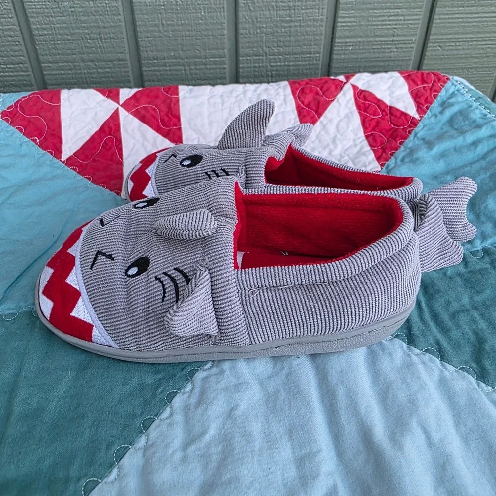 Wonder Nation Kids 3D Shark Slippers Grey Corduroy Size 11-12 House Shoes